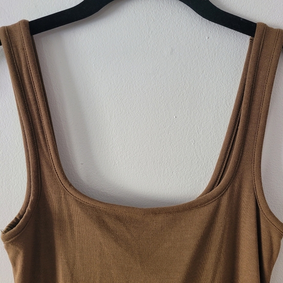 Good American NWT Scoop Neck Fitted Midi Dress Brown Size 0 - Picture 3 of 8
